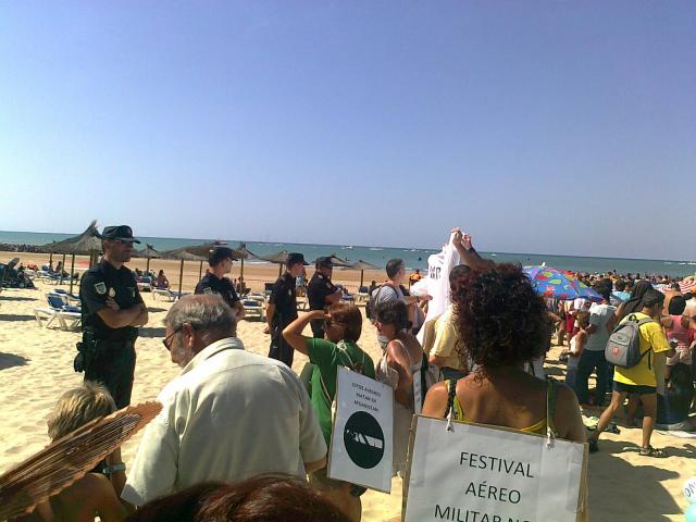Acto de protesta contra el III Festival Aereo de Cadiz