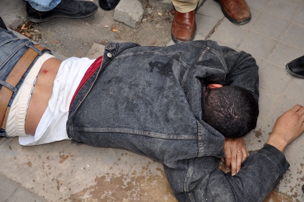 Nador - Marruecos: Brutal represión policial contra una protesta de desocupados (nador-represion5.JPG)