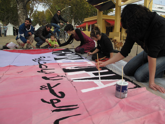 pintando la pancarta